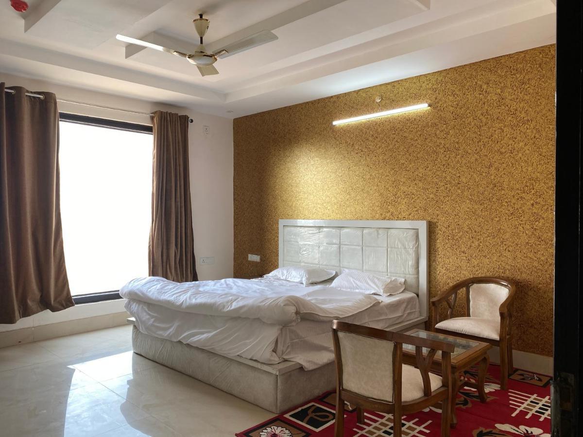 Отель S.R Plaza Khurja Экстерьер фото