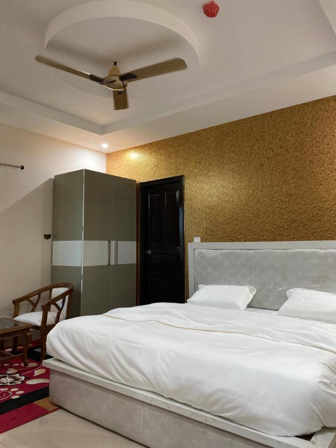 Отель S.R Plaza Khurja Экстерьер фото