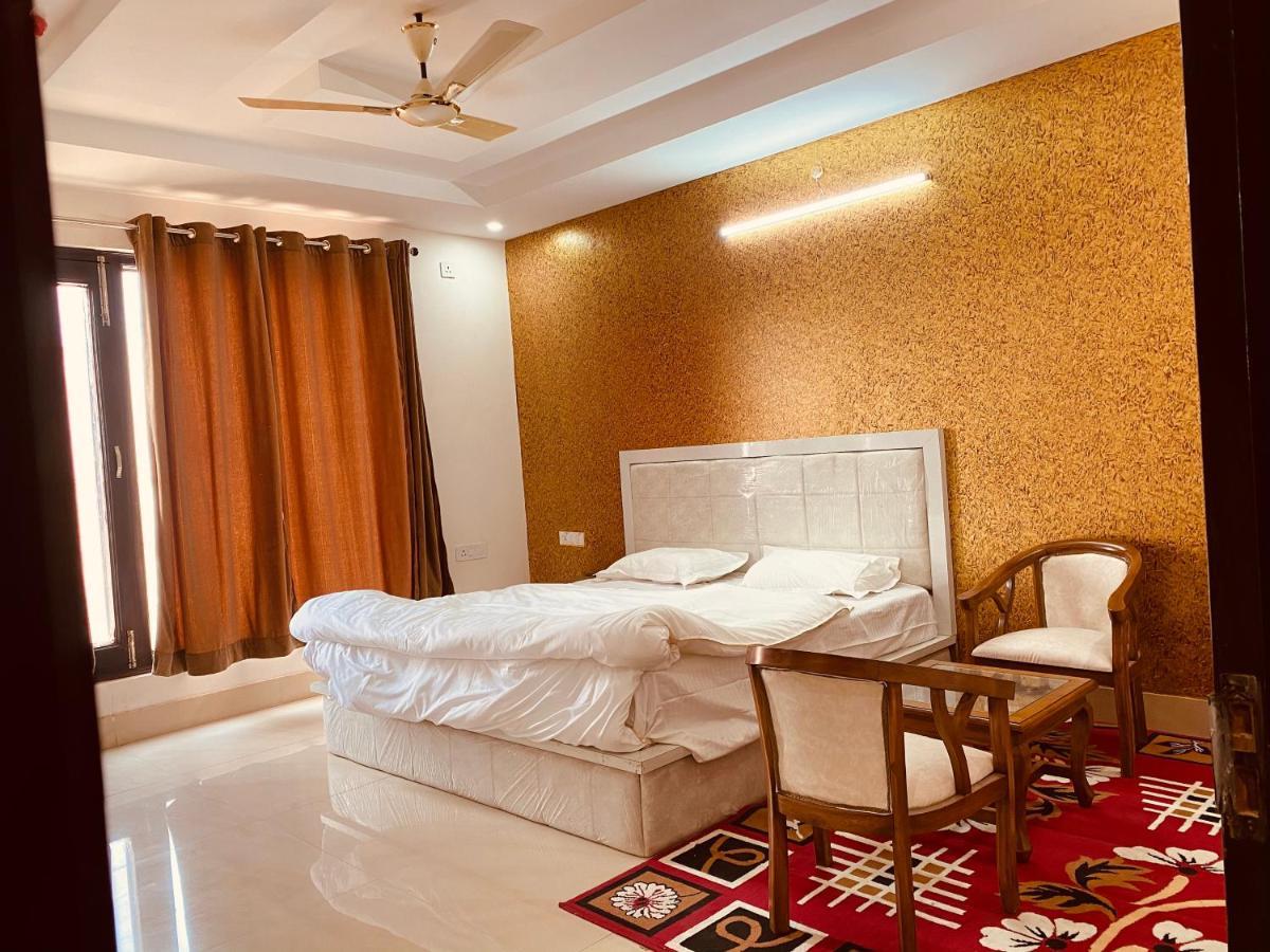Отель S.R Plaza Khurja Экстерьер фото