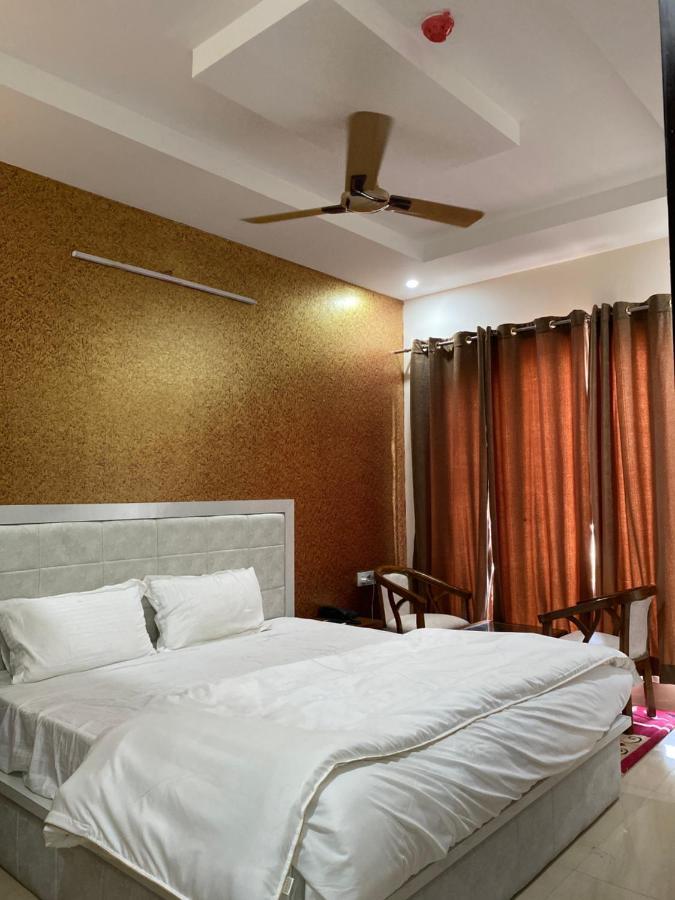 Отель S.R Plaza Khurja Экстерьер фото
